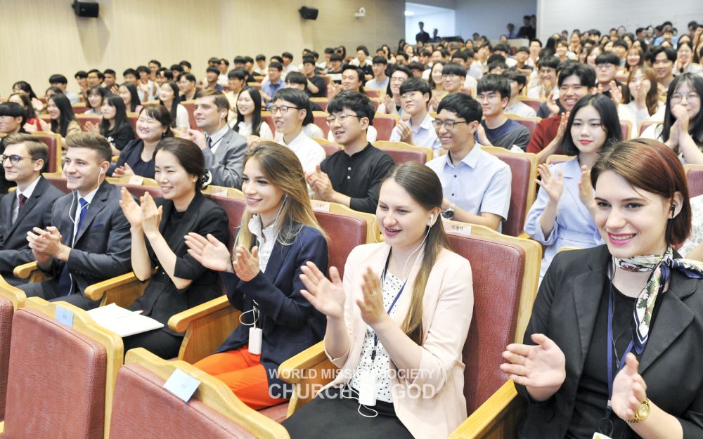 제롬 글렌과 함께하는 ASEZ 2차 간담회에 참석한 세계 각국 대학생들